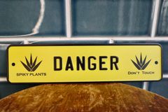 新品 DANGER PLANTS  ミニプレート ユッカ サボテン メタルサイン 看板 世田谷ベース インテリア アメリカンハウス メキシコ