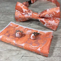 蝶ネクタイ カフスボタン　ポケットチーフ 格安　3点　結婚式　発表会　パーティー イベント ダンスパーティー バーテンダー　卒業式　入学式　入社式　ワンタッチネクタイ　オレンジ シルバー スーツ メンズネクタイ チーフ カフス 3点 セット ペイズリー柄