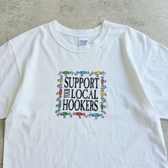 00s SUPPORT YOUR LOCAL HOOKERS Lure Printed T-shirt ルアー フィッシング Tシャツ TEE
