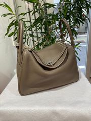 【新品同様品】HERMES エルメス リンディ 30 トリヨンクレマンス エトゥープ シルバー金具 R刻印□ グレー 中古 ハンドバッグ ショルダーバッグ 2WAYバッグ レディース 女性用 ブランド 本革 レザー カーフ レア プレゼント ギフト バック