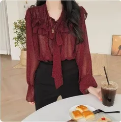 上品 ドット柄 ボウタイ ブラウス トップス シャツ 袖あり 長袖 パフスリーブ シフォン フリル リボン 前開き 透け感 シースルー かわいい 大人可愛い きれいめ カジュアル 上品 おしゃれ レトロ こなれ感 ラブリー キュート ガーリー モード系 モダン