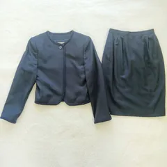 【良】アルファキュービック　レディーススーツ　セットスーツ　スカートスーツ　ブランドスーツ　ノーカラー　カラーレス　Sサイズ　ネイビー　紺　セットアップ　卒業式　卒園式　顔合わせ　七五三　会食　お食い初め　入学式　セレモニー　冠婚葬祭　オフィス　授業参観