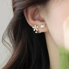 絶妙な黄金の花と光沢のあるジルコンフェイクパール装飾スタッドピアスエレガントなシンプルなスタイルの合金ジュエリートレンディな女性のギフト