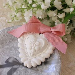 マチルドエム フランス センティッドデコ (ピンクリボン ハートブティ 1005) マーキーズ 石膏 フレグランス アロマストーン アロマ 飾り マチルドM Mathilde M. 石膏飾り 置き型 アロマオイル アンティーク風