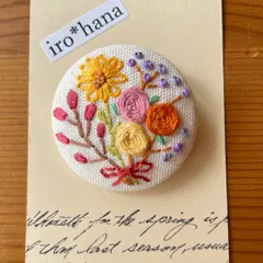 くるみボタン刺繍ブローチ (秋を彩る花束＊) ハンドメイド