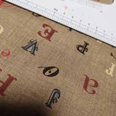 モーダのフレンチジェネラル英字の茶系の布