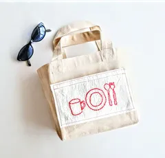 手刺繍のかわいい食器のポケット　ミニトートバッグ　帆布　生成り　コットン　Sサイズ　手提げ　ランチバッグ　オーダーメイド　ハンドメイド　かわいい　シンプル