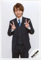 【中古】生写真(ジャニーズ) Sexy Zone/佐藤勝利/膝上・衣装スーツ・両手ピース/「ROCK THA TOWN」PV＆ジャケ写撮影オフショット/公式生写真