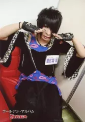 【中古】生写真(男性) ゴールデンボンバー/歌広場淳/膝上・座り・衣装黒 青・両手パー頬/CD「ゴールデン・アルバム」特典生写真