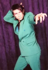 【中古】生写真(男性) ゴールデンボンバー/歌広場淳/膝上・衣装緑・右手頭・左手突き出し・背景紫/UTAHIROBA JUN Anniversary 2013.8.30/バースデーメモリアルフォトアルバム