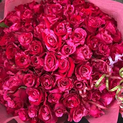 ＊赤バラの花束＊　30㎝ ✖️100本　ラッピング込み　還暦・プロポーズ・誕生日　産地直送❗️鮮度抜群❗️　薔薇　花束　切り花　生花🌹