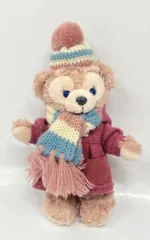 東京ディズニーリゾート ぬいぐるみバッジ シェリーメイ(ピンクコート/マフラー&ニット帽)/ハロー・フロム・ケープコッド 第五弾 第5弾