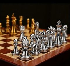 【新品】限定版木製チェスセット、亜鉛合金製メタルチェスピース、折りたたみ式チェス盤ゲーム、クラシックスタントンチェスセット