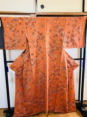 着物 小紋 正絹 / オレンジ色系 / 草花文 梅の柄 / 身丈約156.5cm 裄丈約65cm 袖幅約49.5cm 後幅30.5cm 前幅26.5cm TCS着物 W19