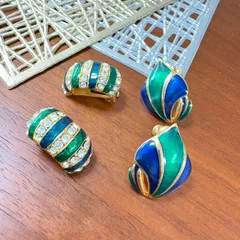 【あなただけのコーデ】ヴィンテージ風 エナメル イヤリング 2点セット グリーン ブルー ゴールド ラインストーン
