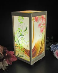 夢灯り安らぎの灯火　絵面鮮明度補強フイルム加工・桧枠造り　華燭の宿り木／華ツボの舞　LED昼白色・軽量