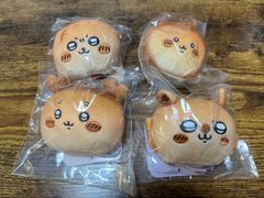 ちいかわベーカリー ラッコ 古本屋 カブトムシ モモンガ マスコット