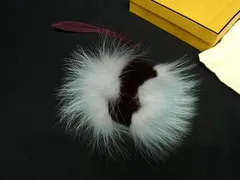 ■新品■未使用■ FENDI フェンディ ファー×レザー  キーホルダー チャーム ストラップ レディース グレー系×ボルドー系 FL9570