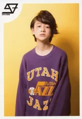 【中古】生写真(男性) SUPER★DRAGON/伊藤壮吾/上半身・衣装紫・両手下・伏せ目・背景黄色/「NUMBER 9 TOUR」生写真セット～第4弾～