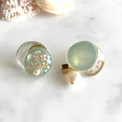 ✳︎かさねレジン✳︎かすみ草×マット　パール　アシンメトリーピアス　くすみカラー