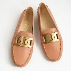 TOD'S トッズ ローファー シューズ XXW00G0DE50D90 ケイト ゴンミーニ シューズ レザー ドライビング ブラック ピンクベージュ 靴 レディース ロゴ チェーンモチーフ フラットシューズ オケージョンのサムネイル