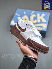 トラヴィススコット × ナイキ ズームフィールドジャックス ホワイトアンドライトチョコレートHQ3073-100
