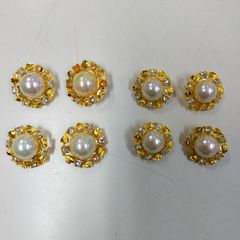ゴールドベースのパールボタン