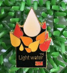 TM Light water 3M　ピンバッチ
