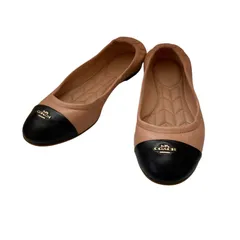 COACH フラットシューズ ベージュ/ブラック　23.5 2025年最新】coach フラットシューズ 24.5の人気アイテム - メルカリ