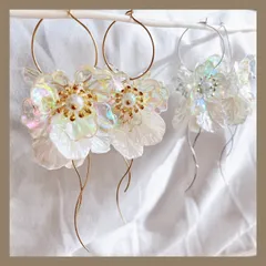 《サージカルステンレス ニッケルフリー》ハンドメイドピアス クリアオーロラフラワー お花 大ぶり ゴールド シルバー アレルギー対応《イヤリング変更可能》