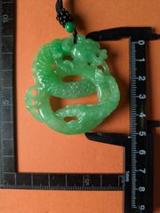 天然石 翡翠(ひすい)の 龍蛇神様 のネックレスです。両面彫り！