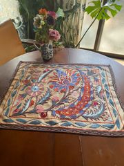 ウズベキスタンの芸術シルクの手刺繍スザニ60×47/極上のシルクで織られたコレクション/世界に1枚/オプションでクッションカバーにも仕立てられます。