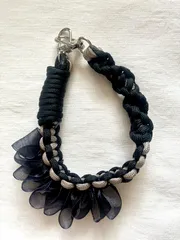 パラコード　スマホ　ハンドストラップ　ハンドメイド　フリルリボン