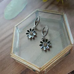 フープイヤリング＊黒フラワーチャーム ラインストーン