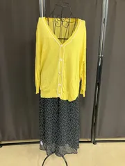 【レディース】黄色カーディガン・黒色ドット柄ロングスカート