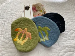 グリーンのホヌ完売です。【Ｐ27】ハワイアンキルトのラウンド型ポーチ　こだわりハンドメイド　格安　プレゼントにも