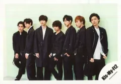【中古】生写真(ジャニーズ) Kis-My-Ft2/集合(7人)/横型・膝上・衣装黒白・センター北山・千賀、藤ケ谷左手ポケット/18初夏 コンサートパンフ＆グッズ撮影オフショット