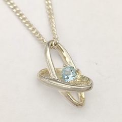 美品　HYKE ハイク　バーピアス　プレート　シンプル　シルバー925 美品】HYKE ハイク サークルプレートピアス SMALL ゴールド