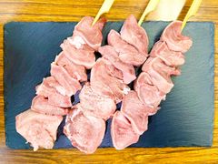 国内製造ジャンボ豚タン串 80g/本 100本入り 手刺し焼き豚串 業務用 イベント  祭り