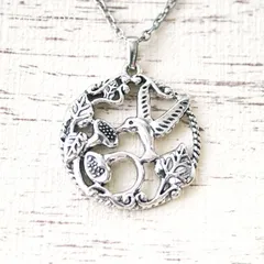 優雅な自然に囲まれたハチドリのネックレス ― はちどり 幸運 レディース ネックレス ペンダント 鳥 動物 花 自然 フラワー プレゼント アクセサリー プチギフト お守り ― 000168