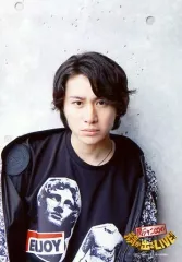 【中古】生写真(ジャニーズ) 関ジャニ∞/安田章大/バストアップ・衣装黒・カメラ目線・壁コンクリート/関ジャニ∞の元気が出るLIVE!!