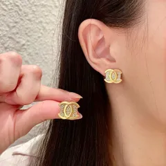 【今日特価】Chanel ヴィンテージ アルファベット ピアス 送料無料！在庫限定価格