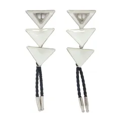 【美品】TOGA トーガ ピアス / 24春夏 トライアングル ピアス / メタル レザー 両耳用 / ホワイト シルバー ブラック / 日本製 / ブランド アクセサリー ジュエリー【レディース】のサムネイル