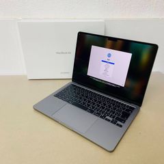 返金保証　動作良好　MacBook Air 　13インチ　M2　 2022　 8GB　 SSD　256GB　 充放電回数35回　C1515　80サイズ発送
