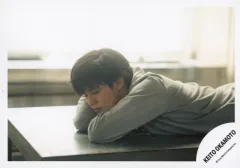 【中古】生写真(STARTO) 岡本圭人/横型・上半身/岡本圭人 新商品 2024オリジナルフォト/公式生写真