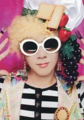 【中古】コレクションカード(男性) アンティック-珈琲店-/ゆうき/バストアップ・衣装黒・白・ベスト・サングラス・帽子・両手パー見切れ・左耳ぶどう・指輪フォーク・背景ピンク/「ANCAFESTA’12 SUMMER DIVE」トレーディングカード