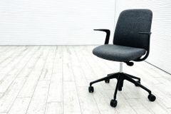 オカムラ ライブス エントリー 中古 2021年製 ミーティングチェア 多目的チェア Lives Entry 中古オフィス家具 ダークグレー 【A000003721】