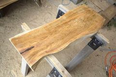 アウトレット サクラ(桜)の一枚板 長さ約76cm 幅約28～30～25cm 厚さ約5.1cm DIY用 Z101
