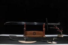 「戦術メッサー」1060鋼製両手刀（全長107.5cm・皮革鞘）十字刃美術刀 模擬刀 工芸品模造刀 西洋剣 中世ヨーロッパ風 西洋剣 未開刃訓練用品