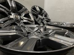 Y*o様 （新車外し)トヨタ ハイラックス 後期 純正 ハイエース 17インチ 2022年製 新車外し】トヨタ ハイラックス 純正 17in 7.5J +30 ヨコハマ